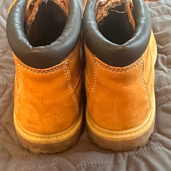 Timberland Orange Leather Boots with Yellow Laces - Picture 2 of 4